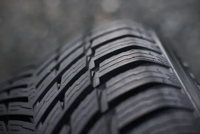 Jak głęboki powinien być bieżnik opon zimowych dla bezpieczeństwa?