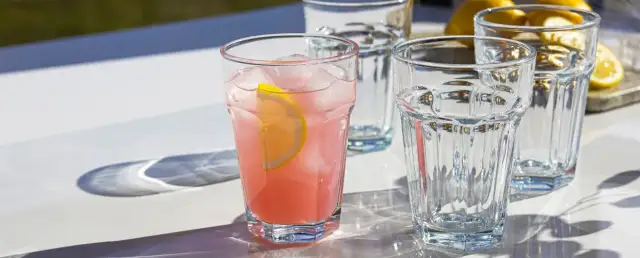 Sekrety szklanek do napojów: Jak wybrać te, które zmieniają smak?