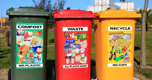 Gdzie wyrzucić opakowanie po czekoladzie? Sprawdź, jak to zrobić dobrze