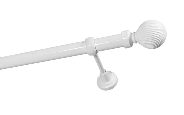 Karnisz do wykuszu: Mierz i montuj precyzyjnie, uniknij błędów!