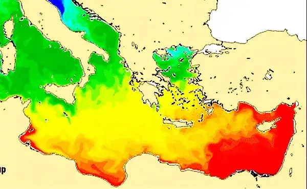 Temperatura wody i warunki pogodowe w Morzu Egejskim w różnych miesiącach