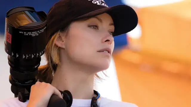 Olivia wilde reżyseruje letni komedię świąteczną dla universal