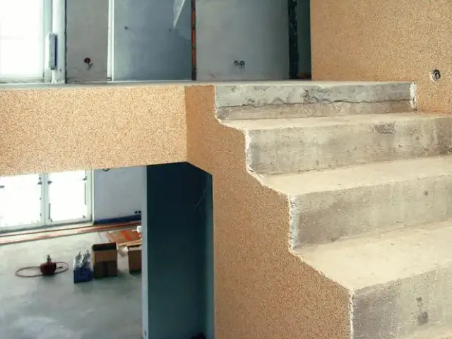 Jakim klejem przykleić panele na schody, aby uniknąć problemów?