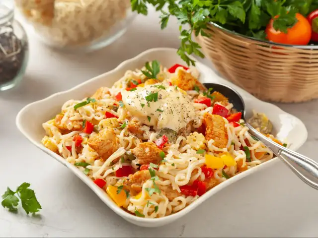 Sałatka jak z chińskiej restauracji – prosty przepis na smakowity dodatek