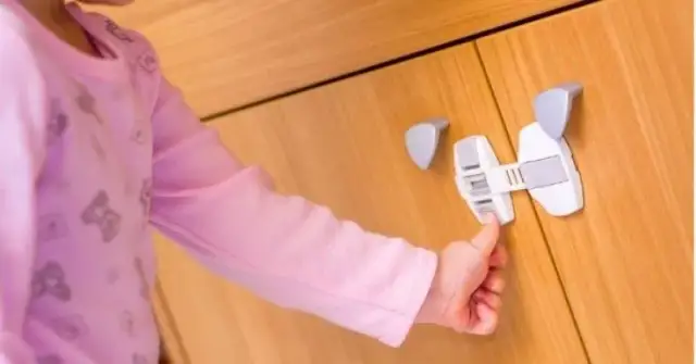 Jak zabezpieczyć szafki przed dzieckiem i uniknąć niebezpieczeństw