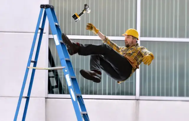 Jak ustawić drabinę na schodach i uniknąć niebezpieczeństwa podczas pracy