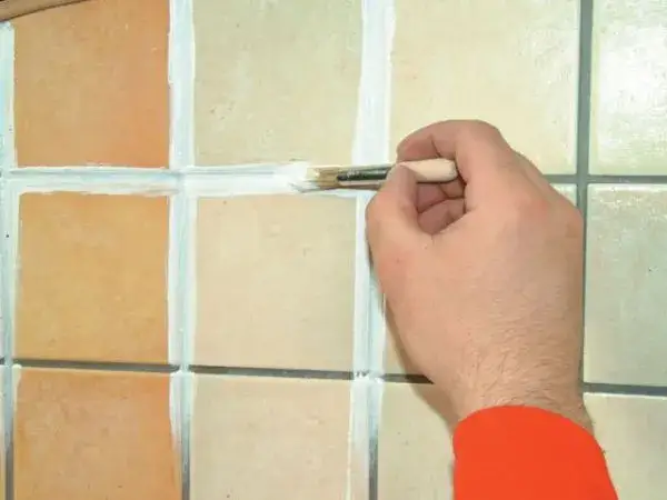 Jak odnowić fugi w glazurze: skuteczne metody czyszczenia i renowacji