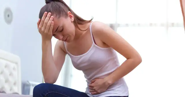 Alkohol podczas okresu: Bezpieczeństwo, wpływ i praktyczne porady