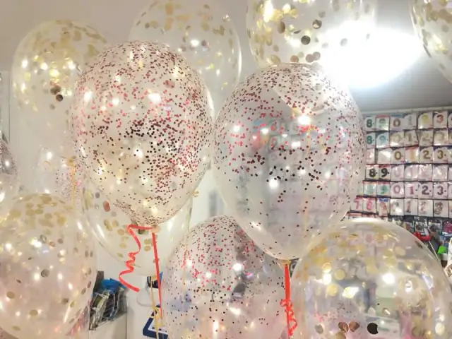 Jak naelektryzować balon z konfetti, aby efekt był zaskakujący?