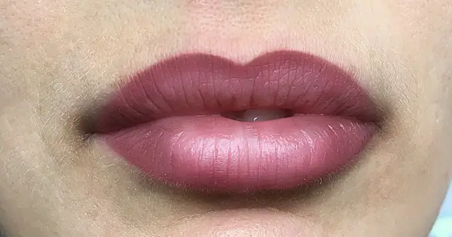 Dlaczego po makijażu permanentnym można pić alkohol bez obaw?