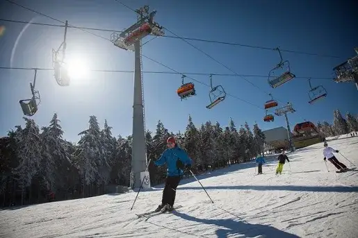 Gdzie na narty w Polsce bez tłoku? Odkryj spokojne stoki dla siebie
