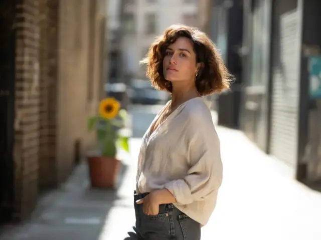 Jak nosić bluzki bez stanika i czuć się pewnie i komfortowo