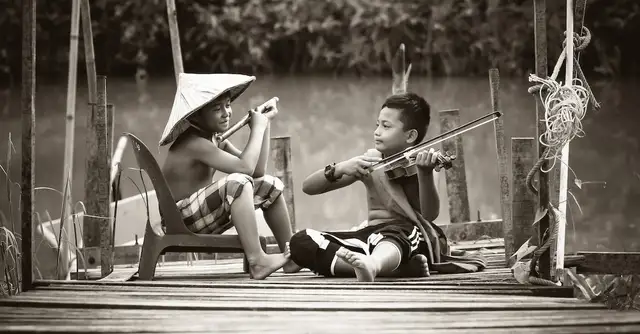 Flet - budowa, rodzaje i historia popularnego instrumentu