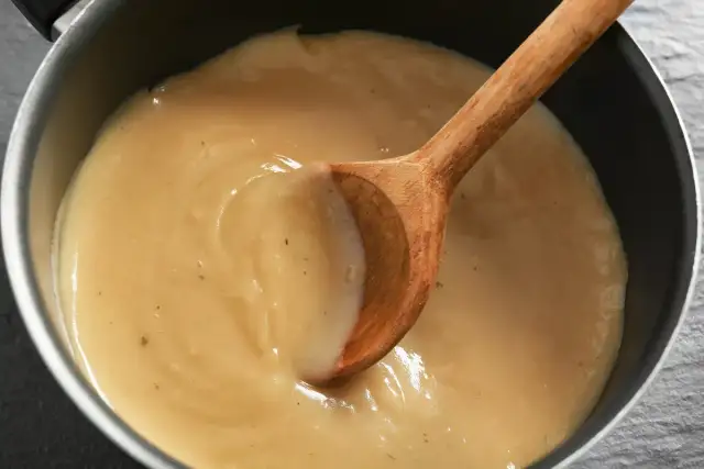 Gładki sos z mąki i wody: Koniec z grudkami! Prosty przepis