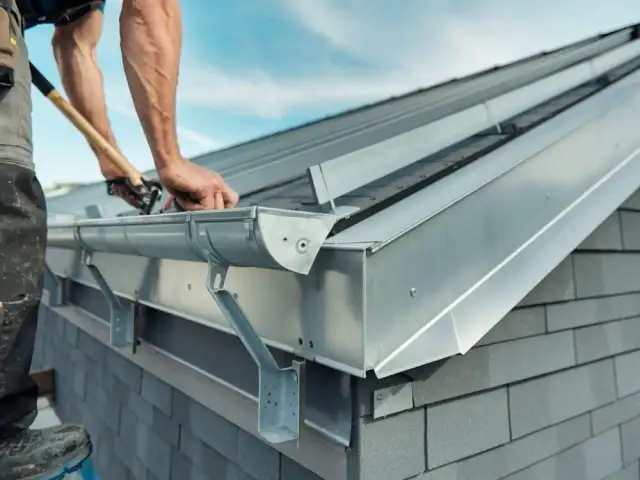 Jak zamontować rynny do płyty warstwowej - uniknij najczęstszych błędów