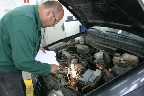 Wymiana oleju i filtrów: Ile zapłacisz? ASO vs niezależny