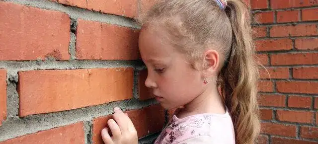 Nerwica u 4 latka objawy: jak rozpoznać niepokojące sygnały