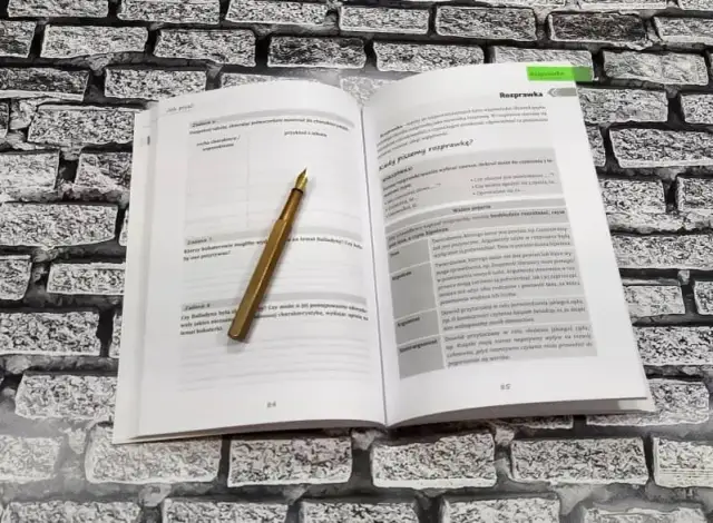 Jak wygląda rozprawka? Kluczowe elementy i praktyczne wskazówki