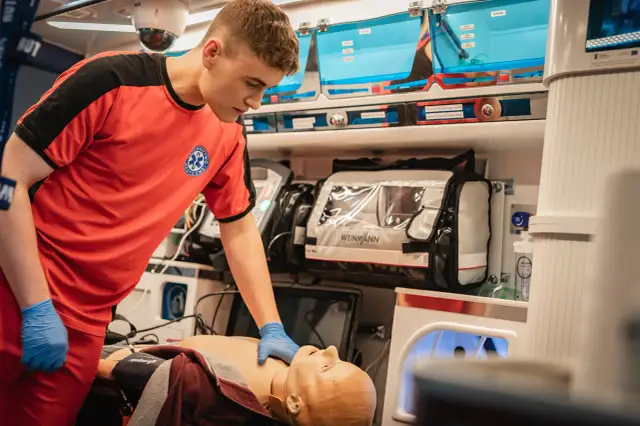 Ratownik medyczny: Jaka szkoła? Twój plan na studia i karierę