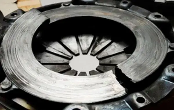 Uszkodzony docisk sprzęgła objawy, które mogą kosztować cię fortunę