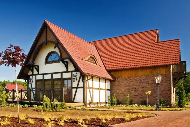 Ile dachówek karpiówek w koronkę potrzebujesz na m2 dachu?