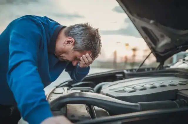 Holowanie automatu: zasady, ryzyko i jak uniknąć zniszczenia skrzyni