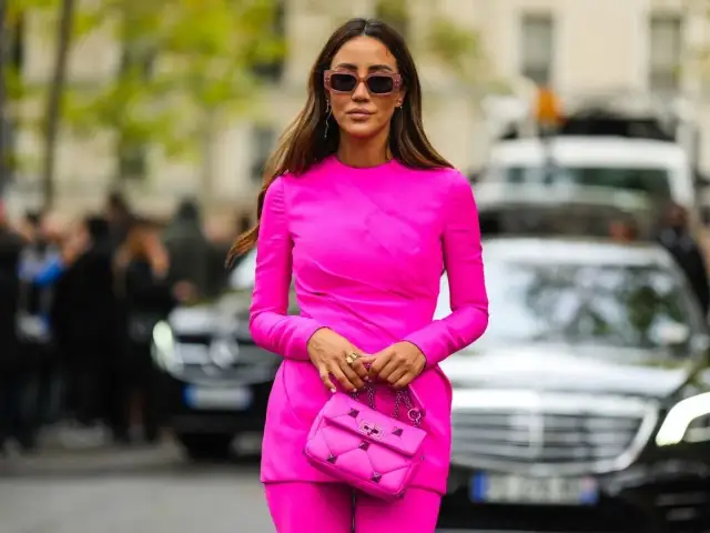 Jakie buty do sukienki w kolorze fuksji – stylizacje na każdą okazję