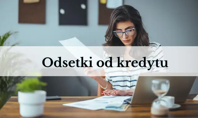 Kobieta analizuje dokumenty, zastanawiając się, oprocentowanie kredytu w skali roku co to znaczy.