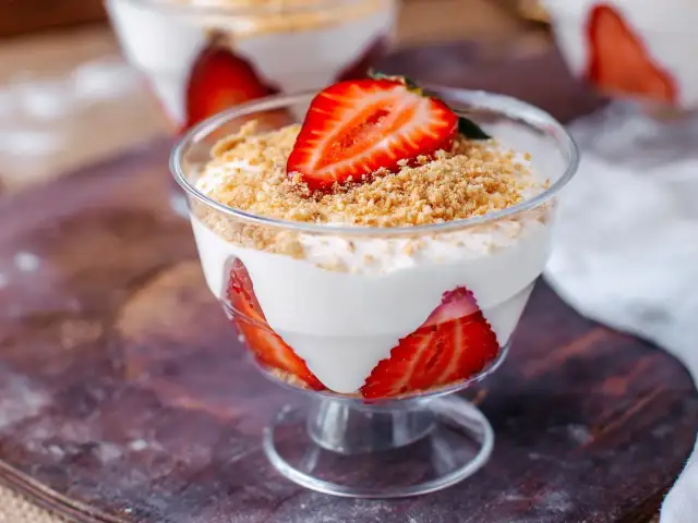 Mascarpone z jogurtem greckim: Lżejszy deser? Kalorie pod lupą!