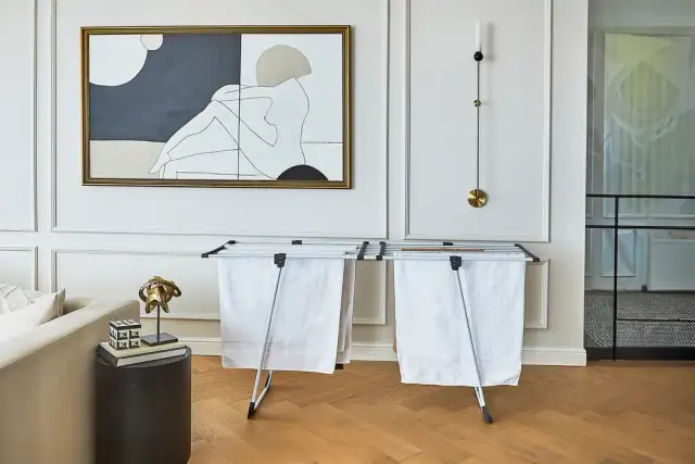 Gdzie suszyć pranie w bloku, aby uniknąć wilgoci i pleśni?