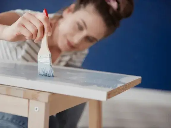 Jak pomalować meble z płyty - uniknij najczęstszych błędów malarskich