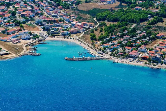 Wyspa Vir: Odkryj najlepsze atrakcje i plaże na udane wakacje