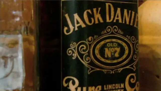 Z czego robi się whisky Jack Daniel's? Odkryj skład i proces produkcji