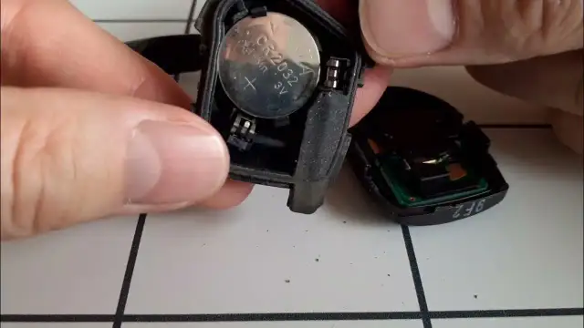 Wymiana baterii w kluczyku Ford Galaxy MK2 - proste kroki bez problemów
