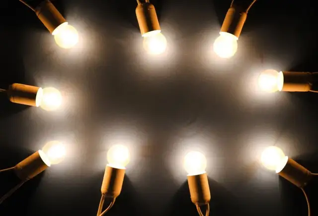 Żarówki LED: Ile prądu zużywają? Oszczędź do 90% na rachunkach