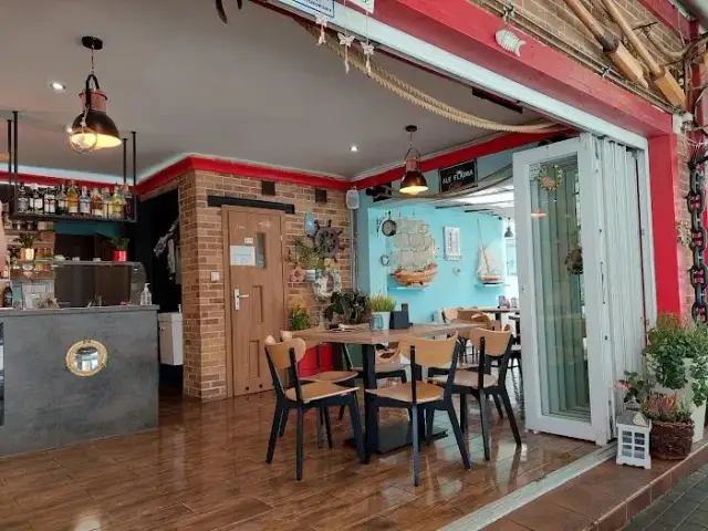 Mielno: Gdzie zjeść? TOP restauracje, świeże ryby, tanie obiady!