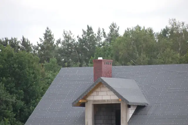 Komin systemowy czy murowany? Poznaj fakty przed budową