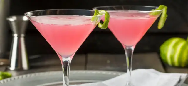 Najlepsze drinki z wiśniówką: Przepisy na smakowite koktajle