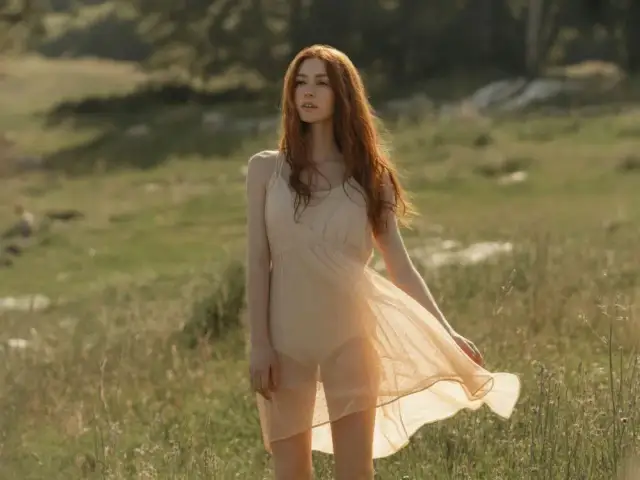 Co ubrać pod prześwitującą spódnicę? Stylowe i praktyczne rozwiązania