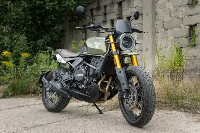 Motorower a pojazd silnikowy: Co mówi prawo? Pełne wyjaśnienie