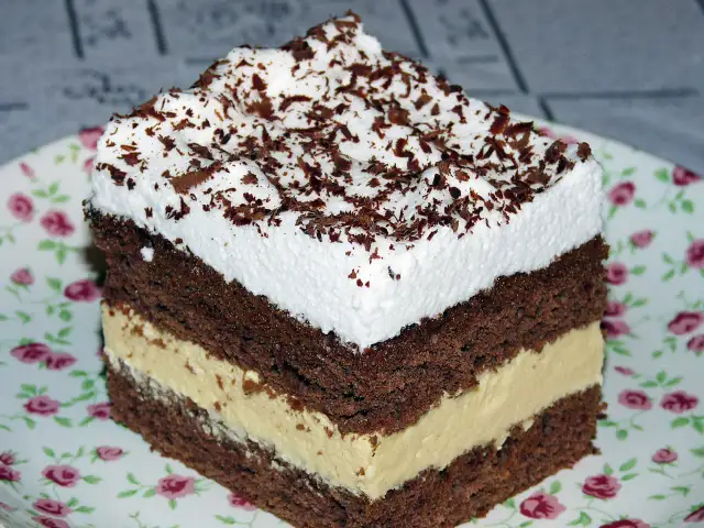 Pyszne ciasto śniegowiec przepis – łatwy sposób na wyjątkowy deser