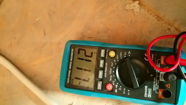 Jak sprawdzić zwarcie multimetrem i uniknąć kosztownych napraw