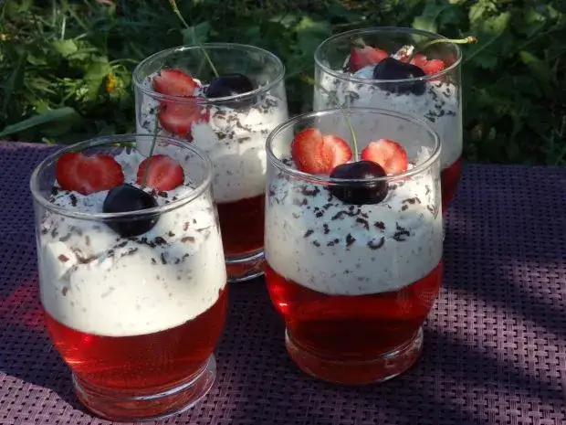 Jak ubić mascarpone z galaretką? Gładki krem bez grudek