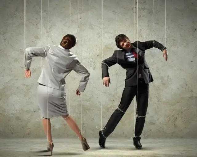 Eksperymenty z psychologii społecznej: jak wpływają na nasze zachowanie