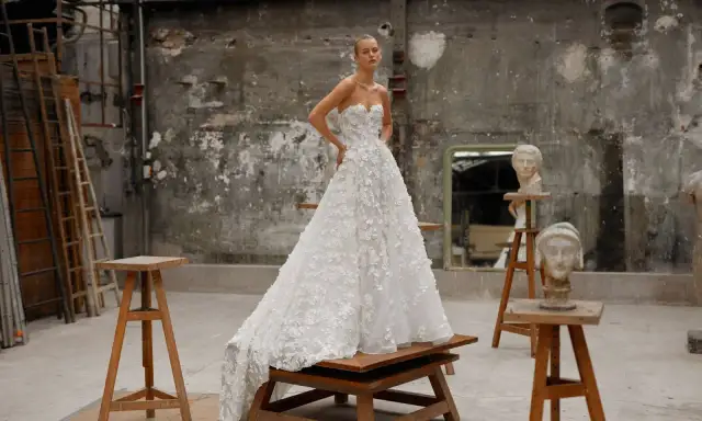 Suknia ślubna: Jaki materiał wybrać? Komfort, styl, trendy 2025/26.