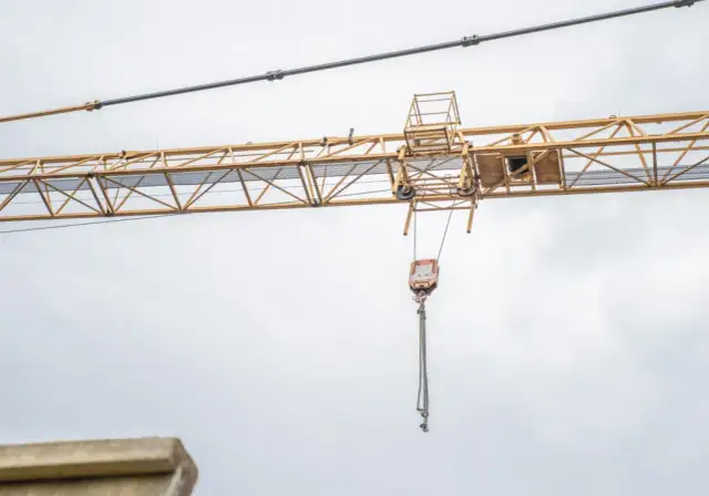 Jak się stawia dźwig - uniknij najczęstszych błędów przy montażu