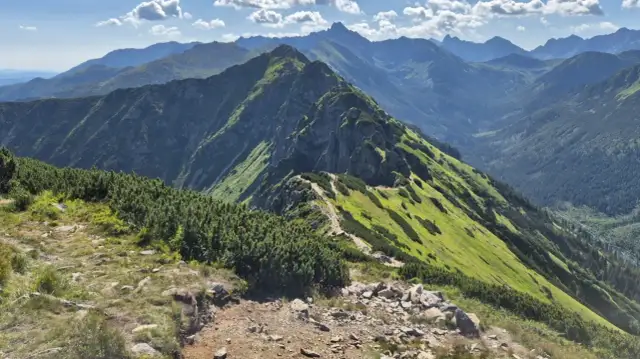 Aktualna prognoza pogody dla Doliny Chochołowskiej: warunki na szlaku