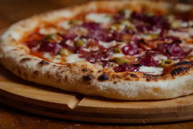 Gdzie kupić ciasto na pizzę? Najlepsze miejsca i porady dla smakoszy