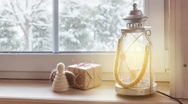 Jak ozdobić parapet w sypialni - 7 inspirujących pomysłów na dekoracje