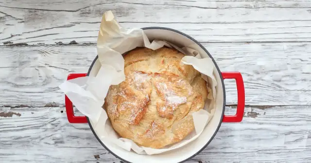 Jaki garnek do pieczenia chleba? Odkryj najlepsze opcje i porady